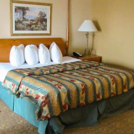 Magnuson Grand Pioneer Inn And Suites Escanaba Eksteriør billede