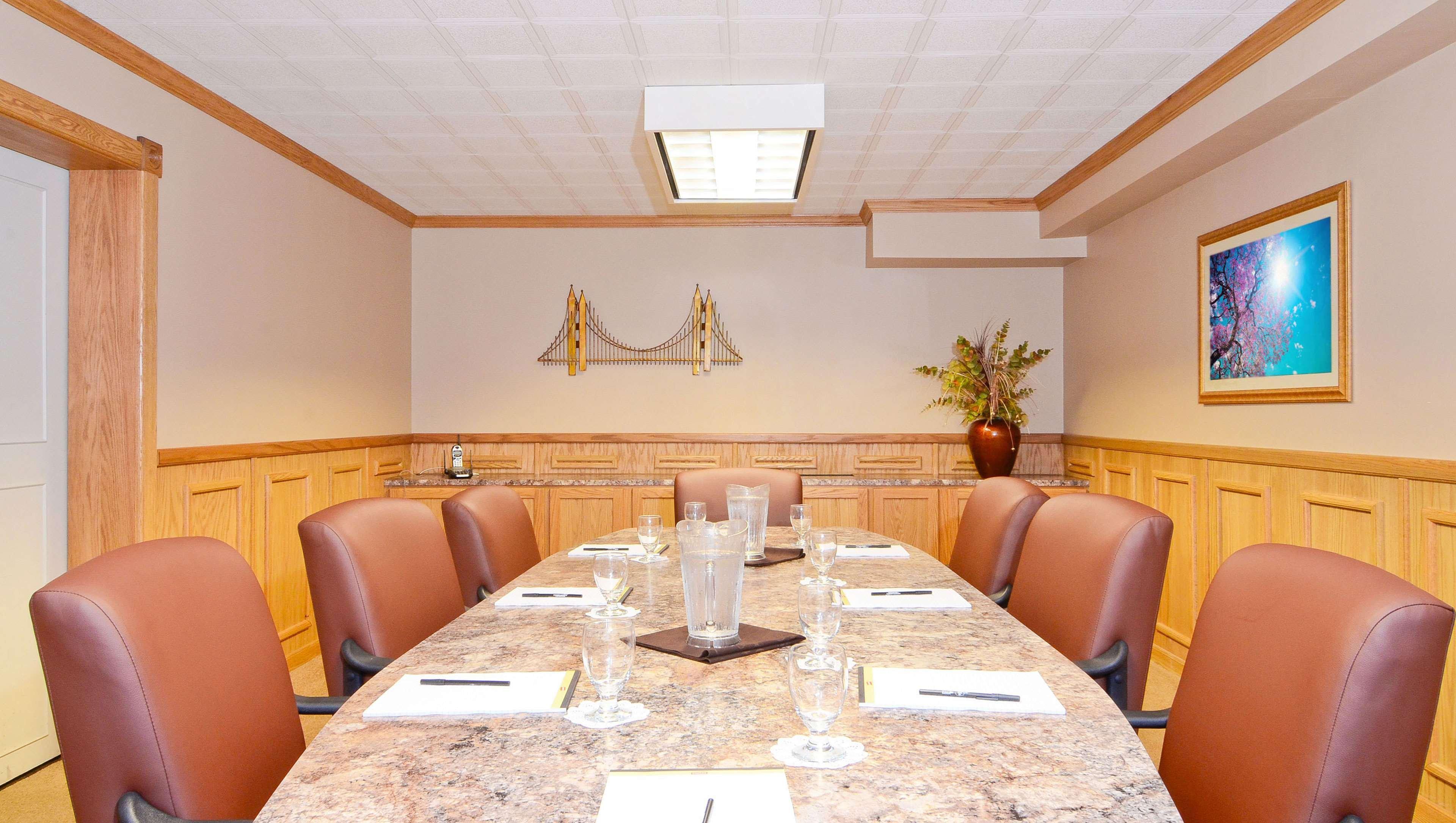 Magnuson Grand Pioneer Inn And Suites Escanaba Business billede