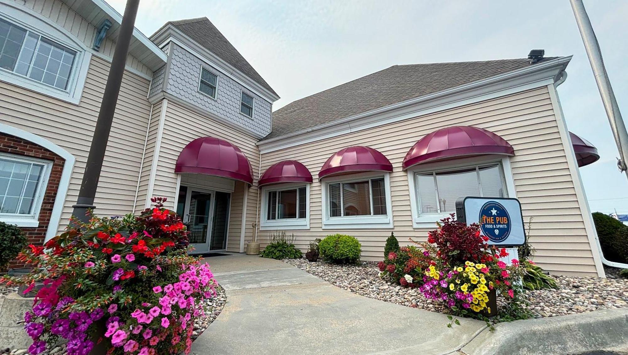 Magnuson Grand Pioneer Inn And Suites Escanaba Eksteriør billede