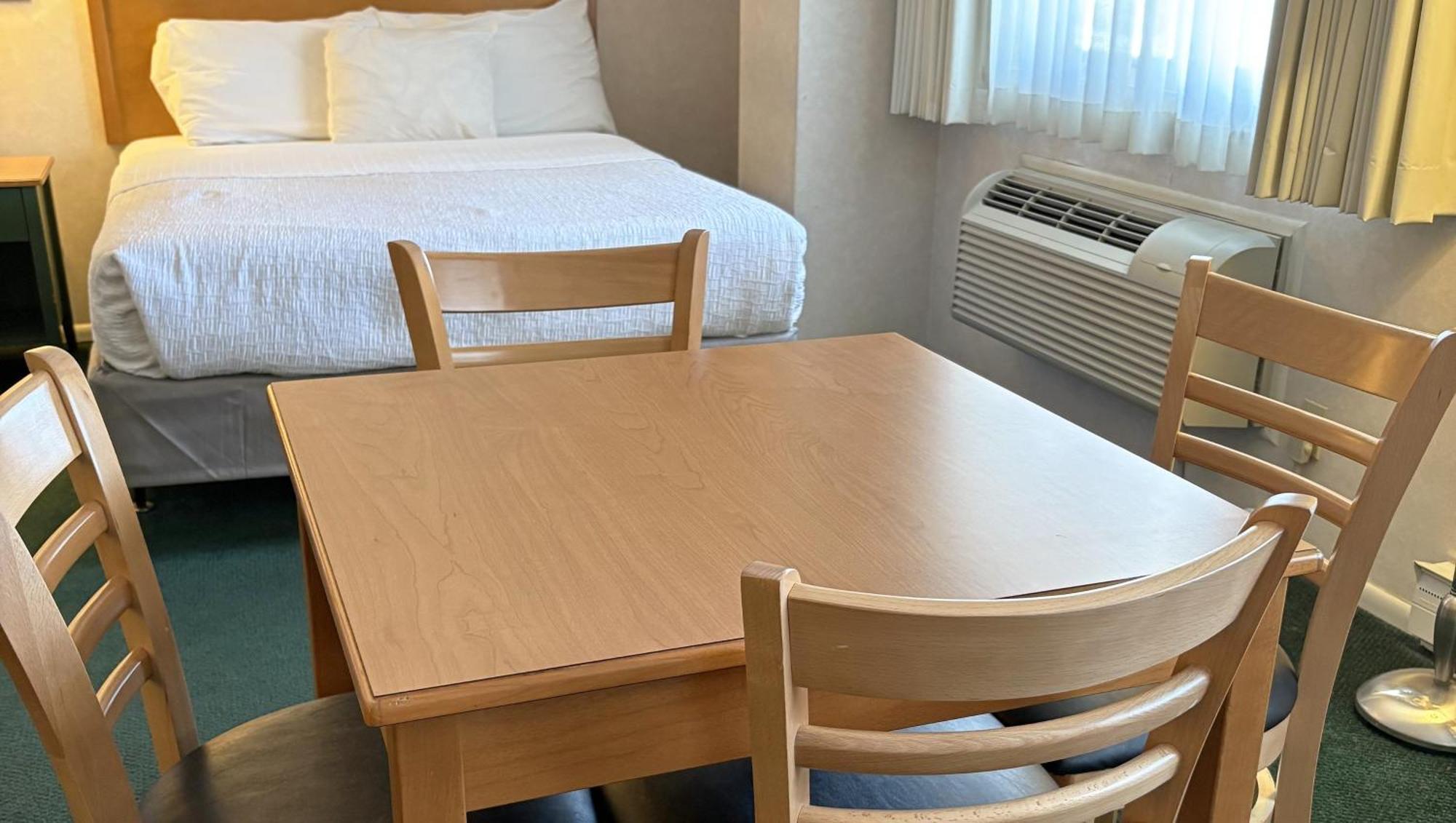 Magnuson Grand Pioneer Inn And Suites Escanaba Eksteriør billede
