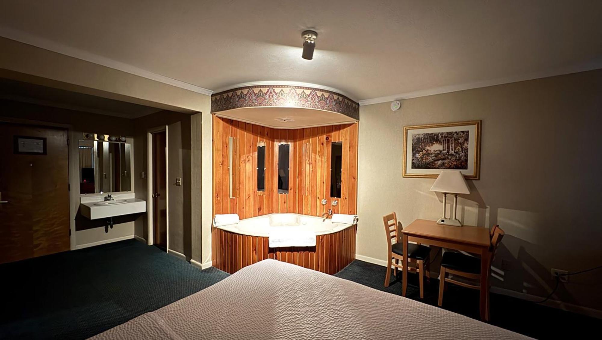Magnuson Grand Pioneer Inn And Suites Escanaba Eksteriør billede