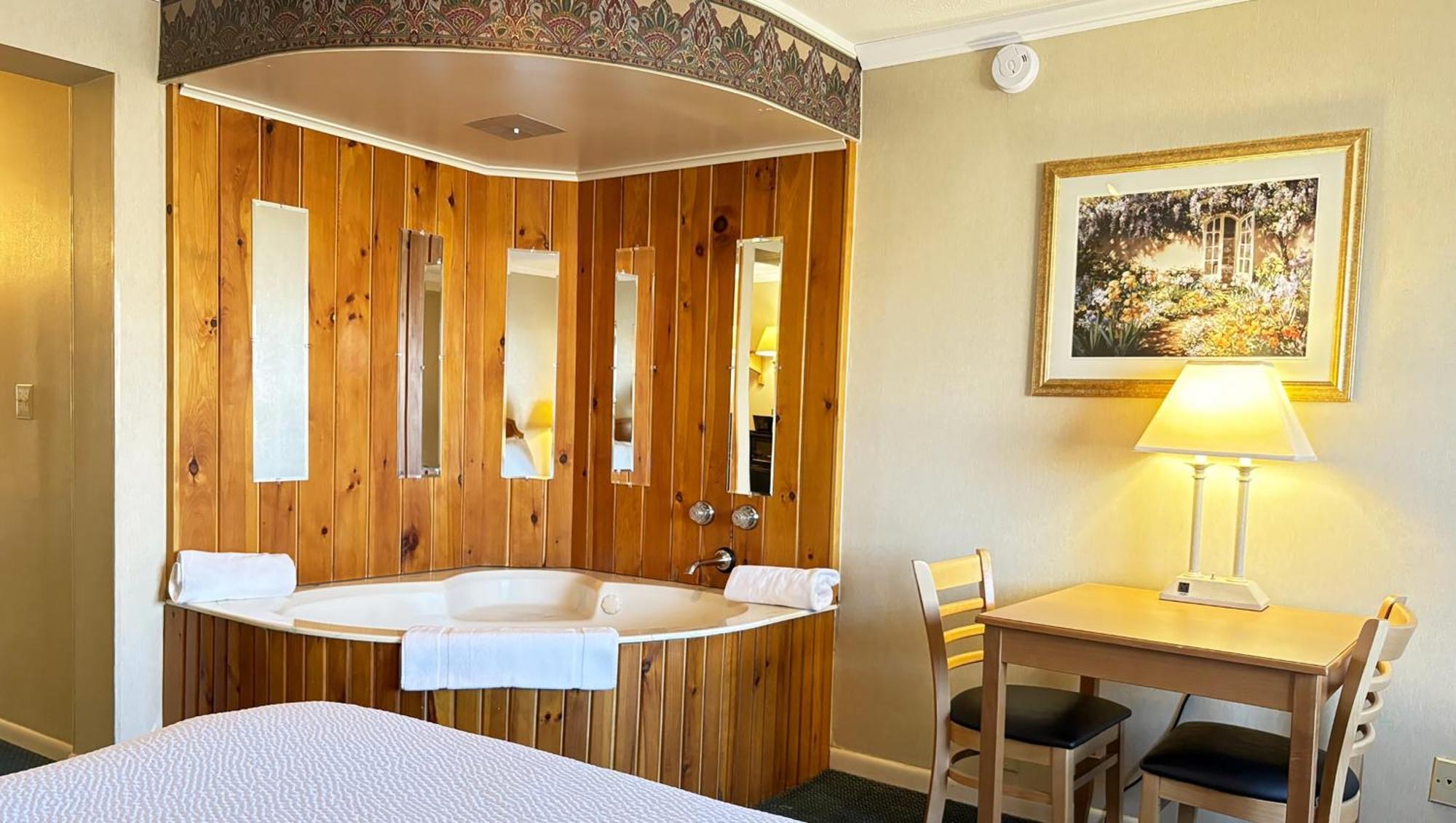 Magnuson Grand Pioneer Inn And Suites Escanaba Eksteriør billede
