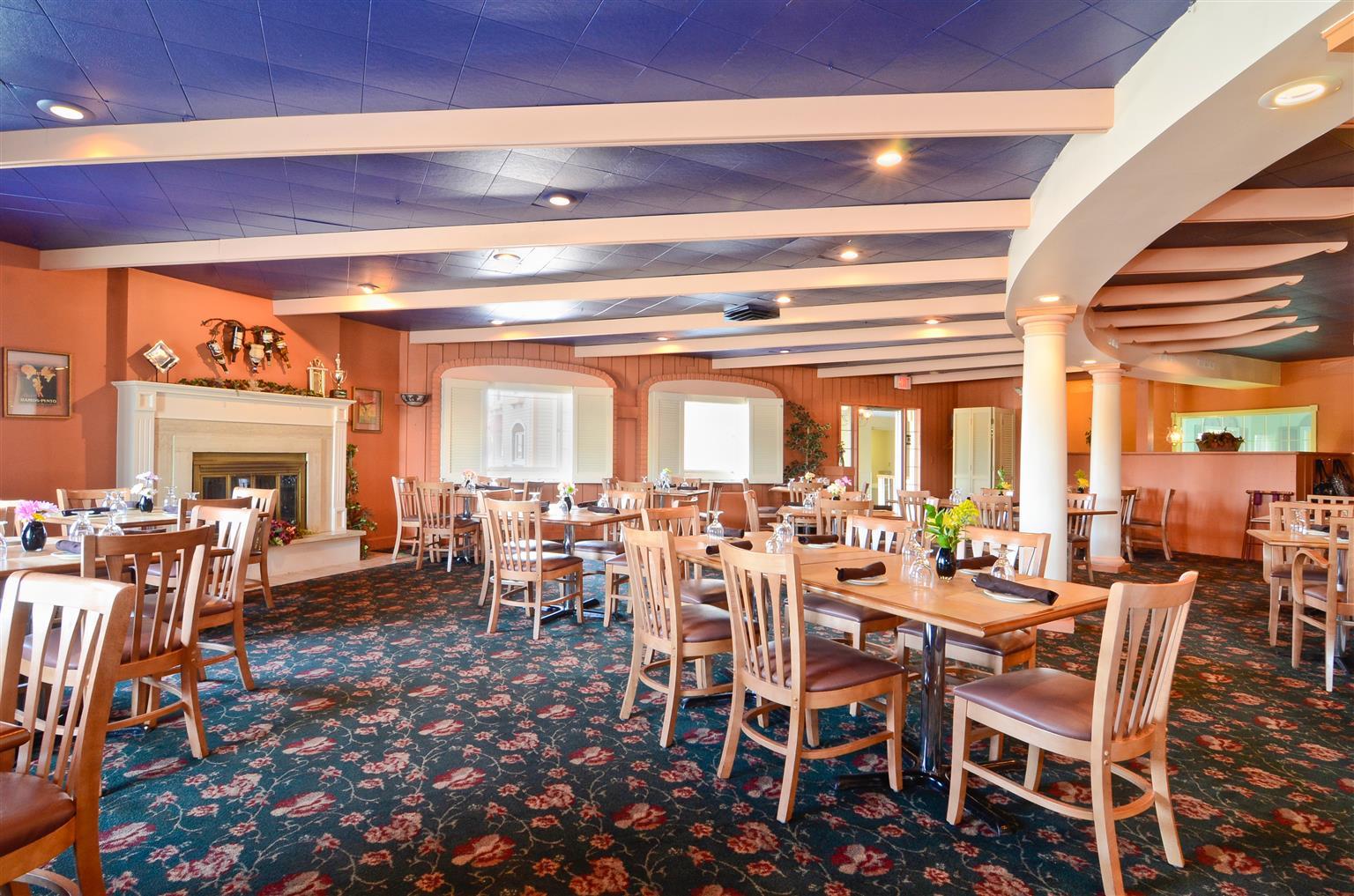 Magnuson Grand Pioneer Inn And Suites Escanaba Restaurant billede