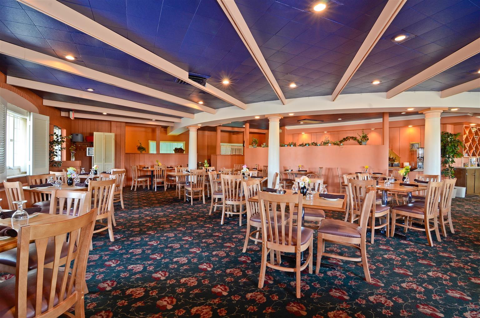 Magnuson Grand Pioneer Inn And Suites Escanaba Restaurant billede
