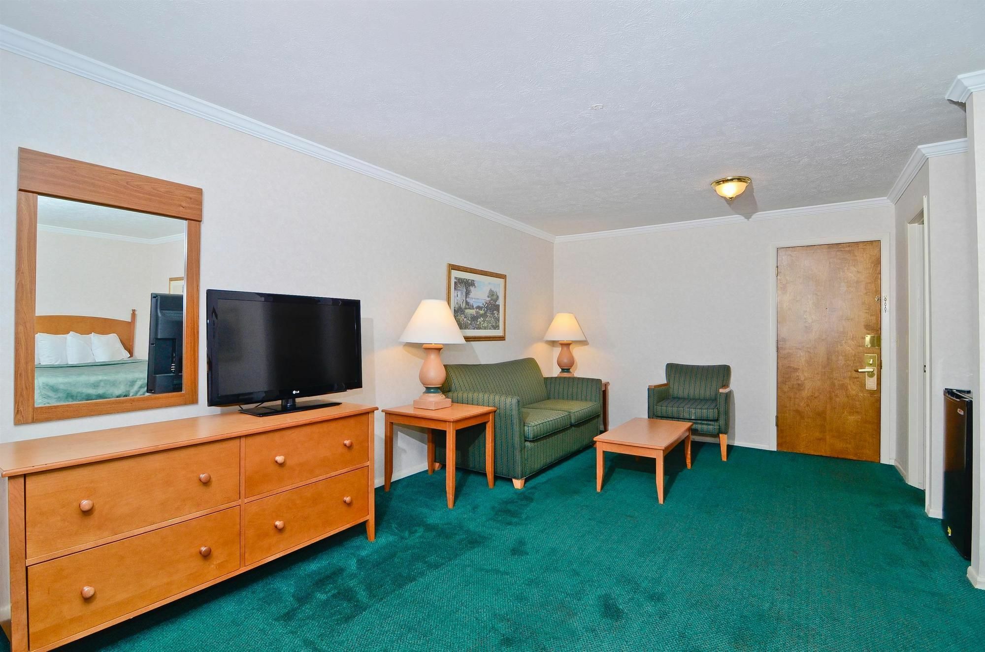 Magnuson Grand Pioneer Inn And Suites Escanaba Eksteriør billede